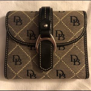 Dooney & Bourke wallet